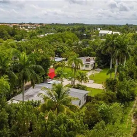 Botanical Garden And Beach 4-Bedroom House
